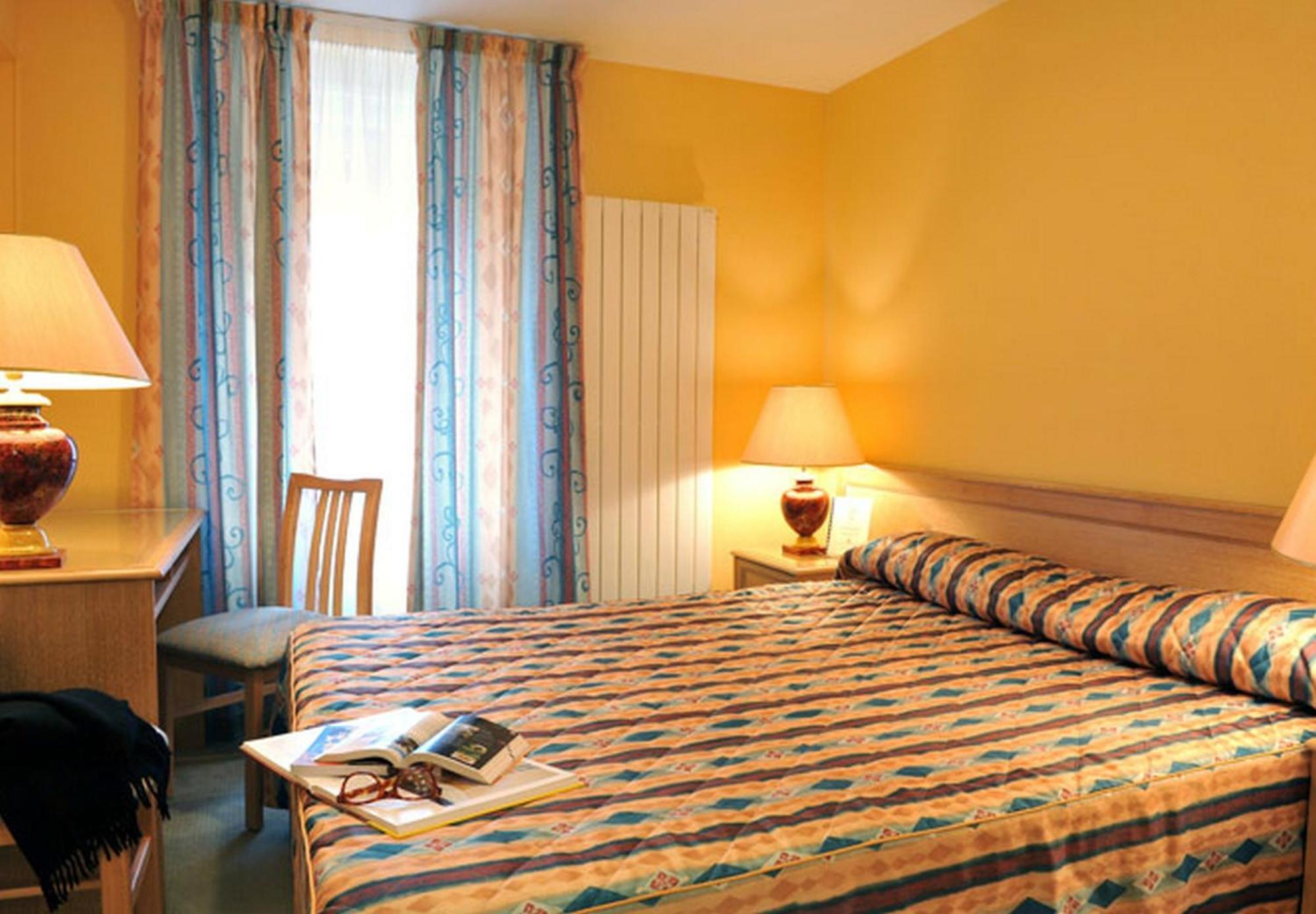 Logis Hotel Le Continental Шатору Екстер'єр фото