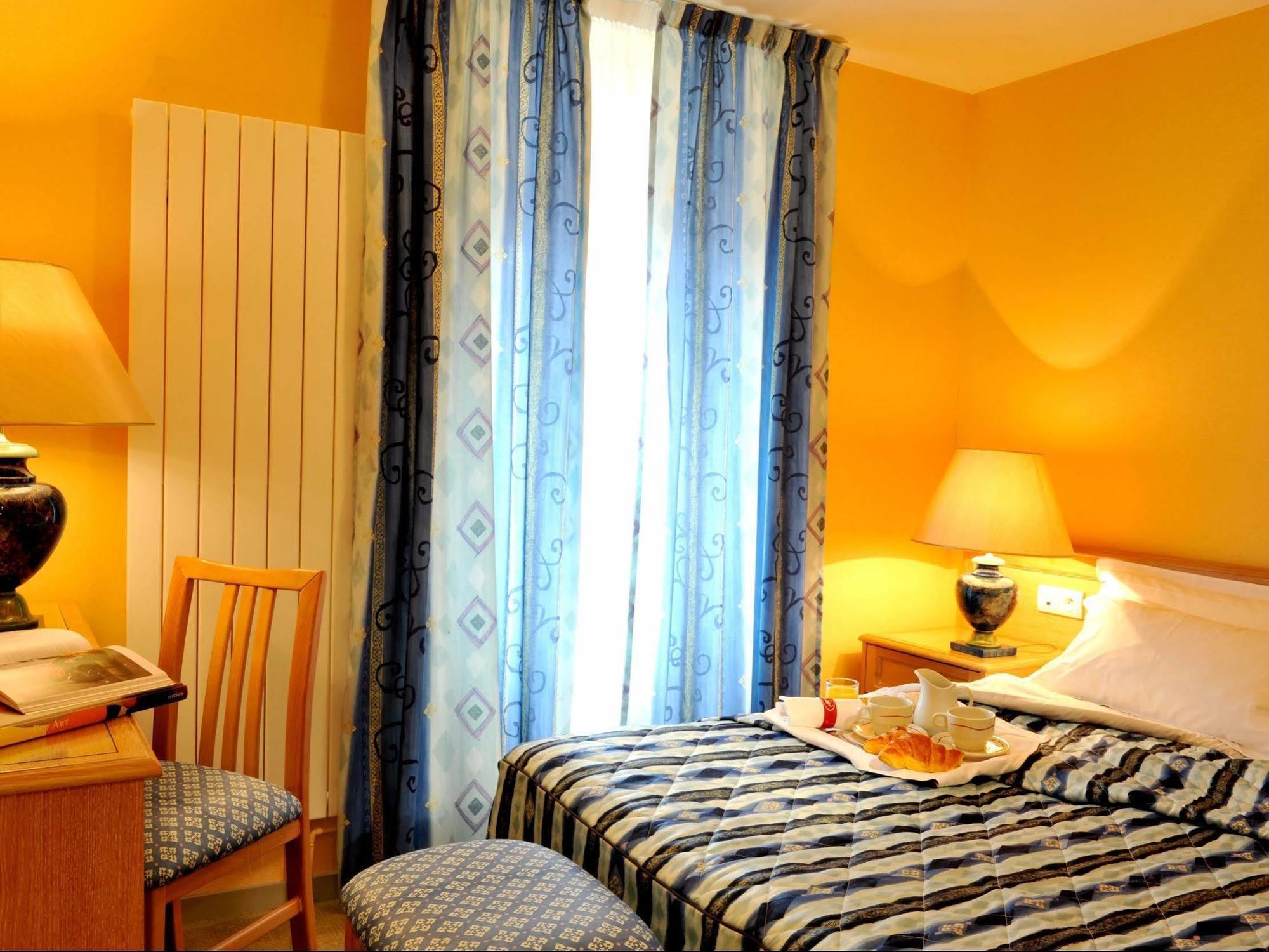 Logis Hotel Le Continental Шатору Екстер'єр фото