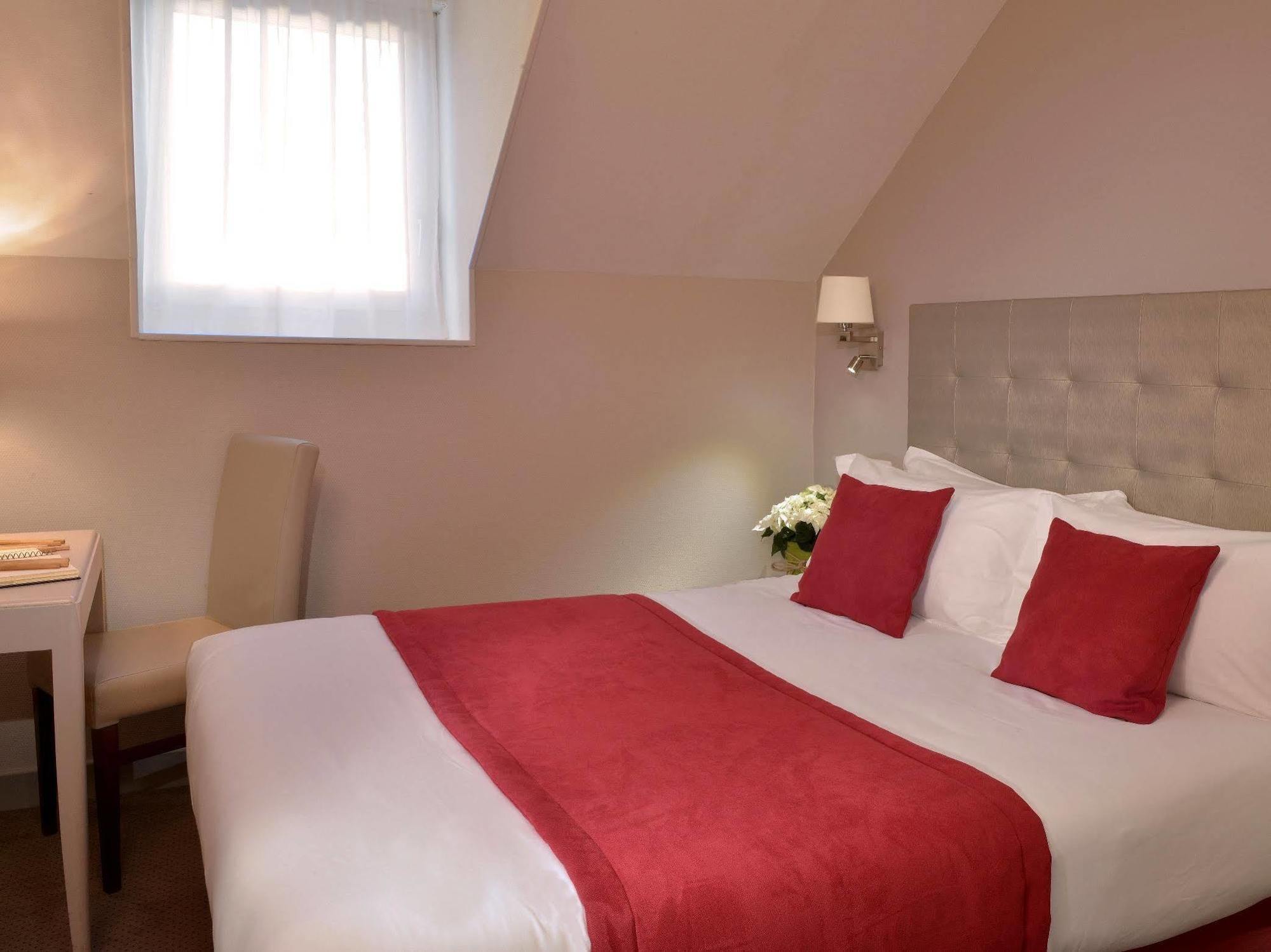 Logis Hotel Le Continental Шатору Екстер'єр фото