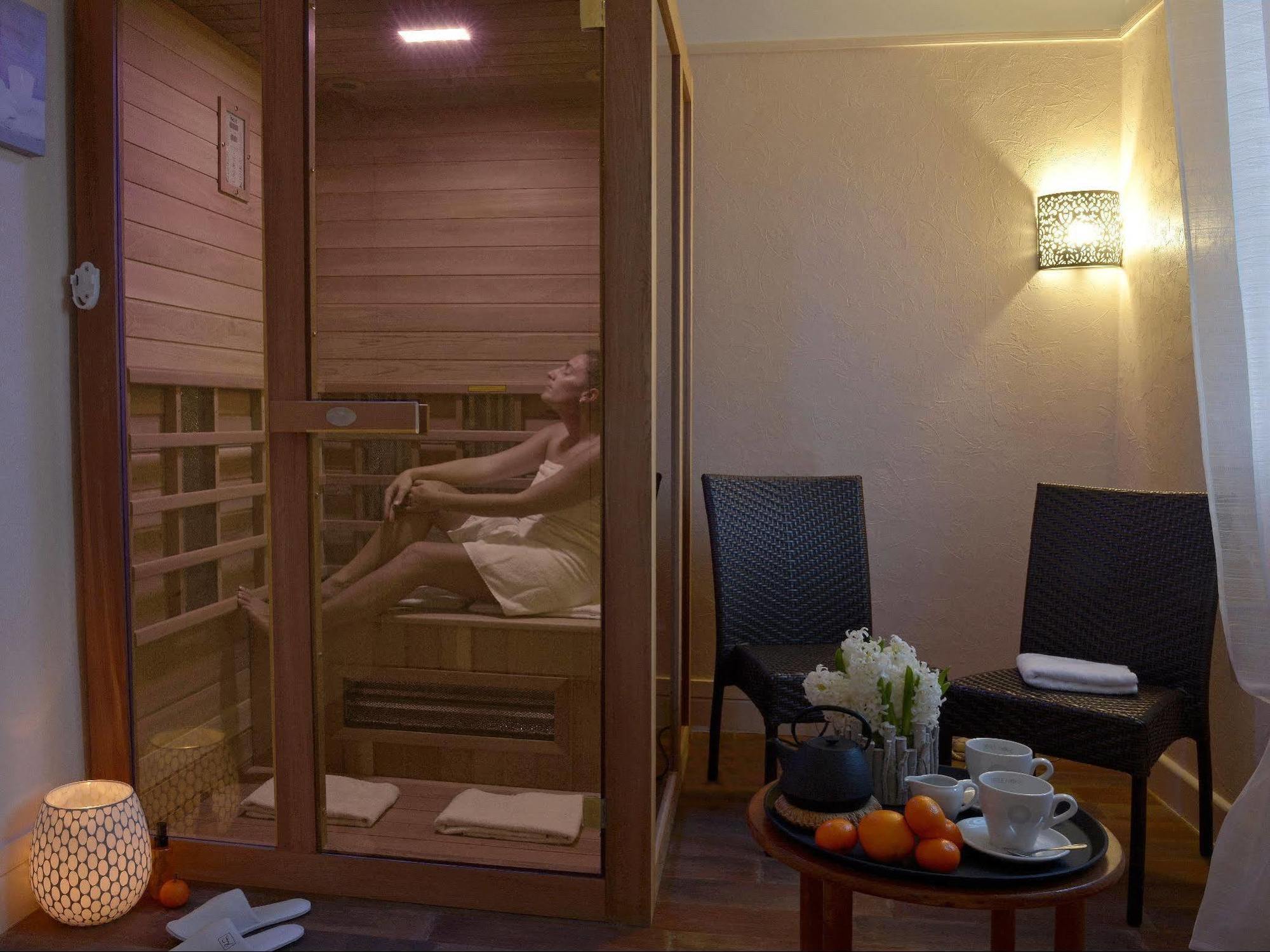 Logis Hotel Le Continental Шатору Екстер'єр фото
