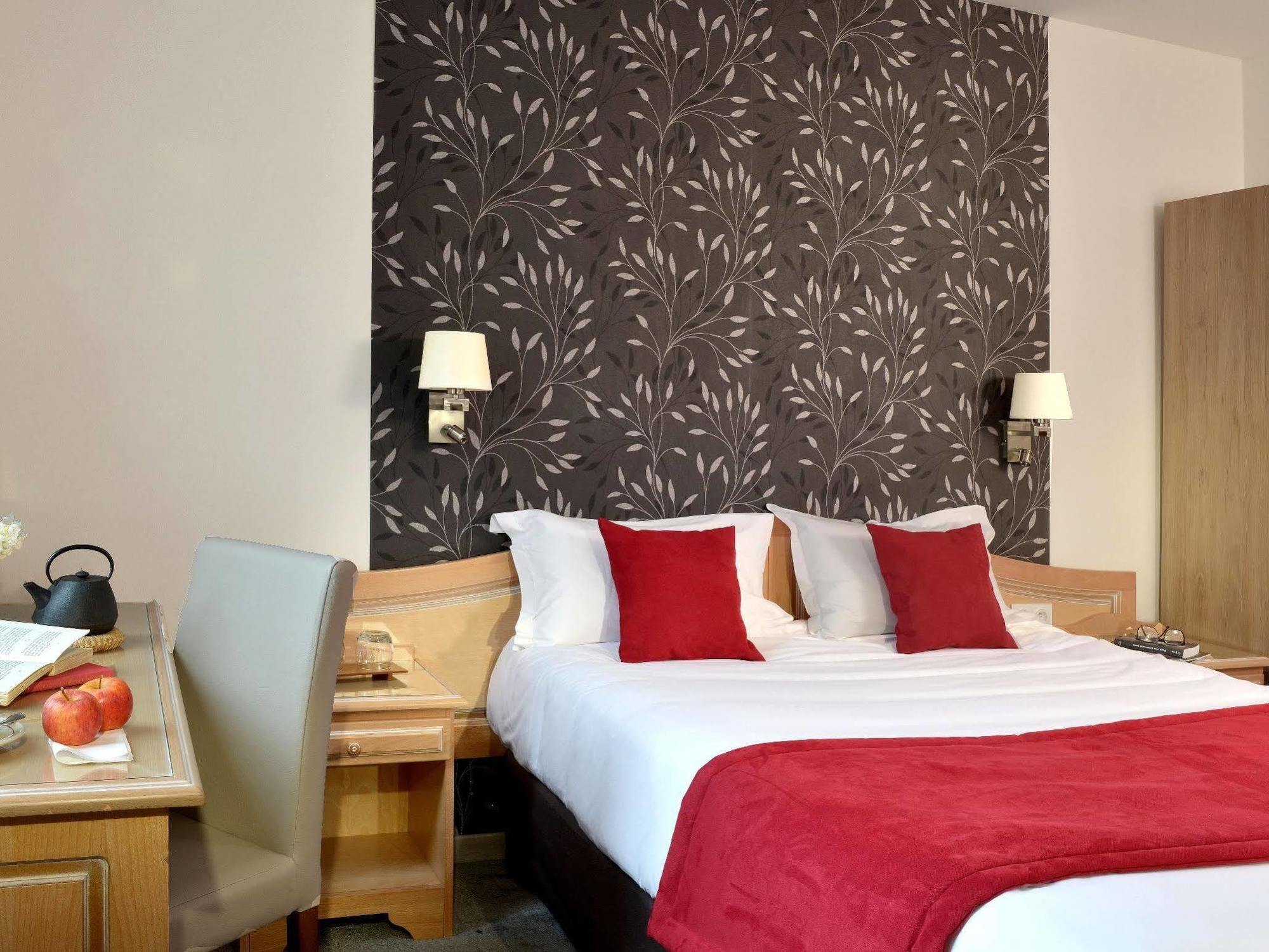 Logis Hotel Le Continental Шатору Екстер'єр фото