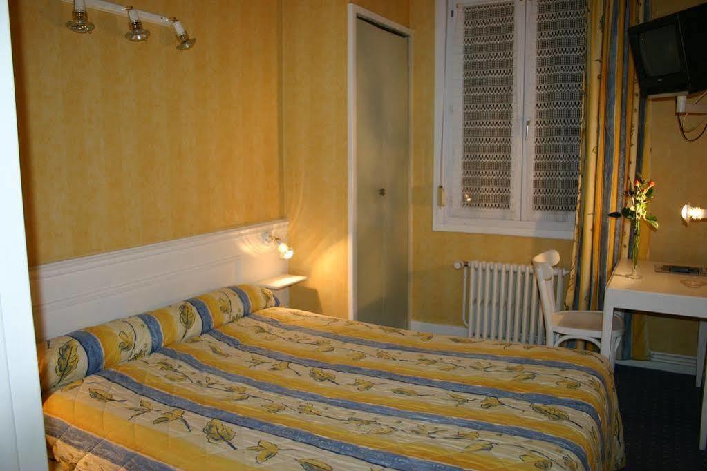 Logis Hotel Le Continental Шатору Екстер'єр фото